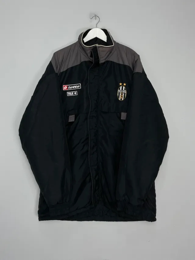 CULT KITS - 2002/03 JUVENTUS BENCH COAT (XL) LOTTO