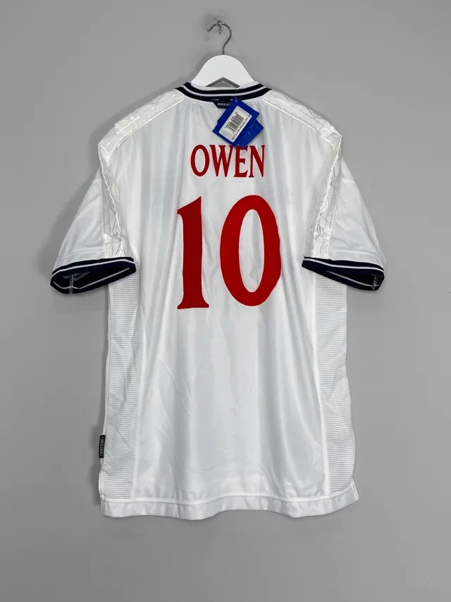 CULT KITS - 1999/01 ENGLAND OWEN #10 *BNWT* SIGNED HOME SHIRT (XL) UMBRO