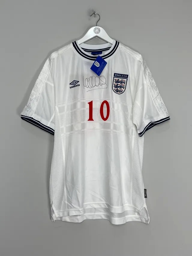 CULT KITS - 1999/01 ENGLAND OWEN #10 *BNWT* SIGNED HOME SHIRT (XXL) UMBRO