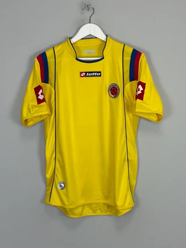 CULT KITS - 2009/10 COLOMBIA HOME SHIRT (S) LOTTO