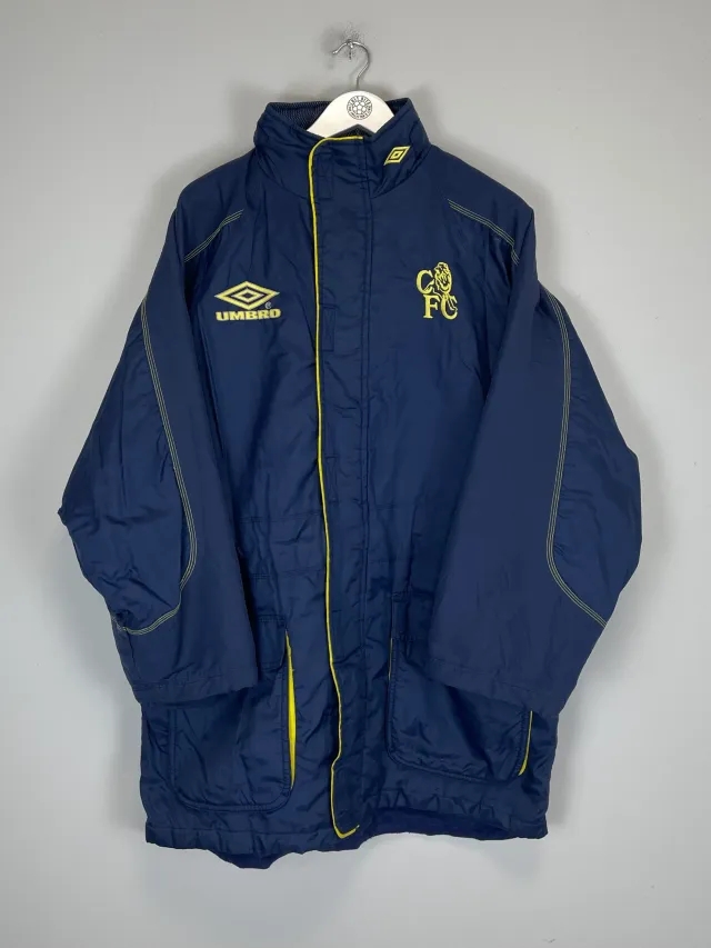 CULT KITS - 1998/99 CHELSEA BENCH COAT (L) UMBRO
