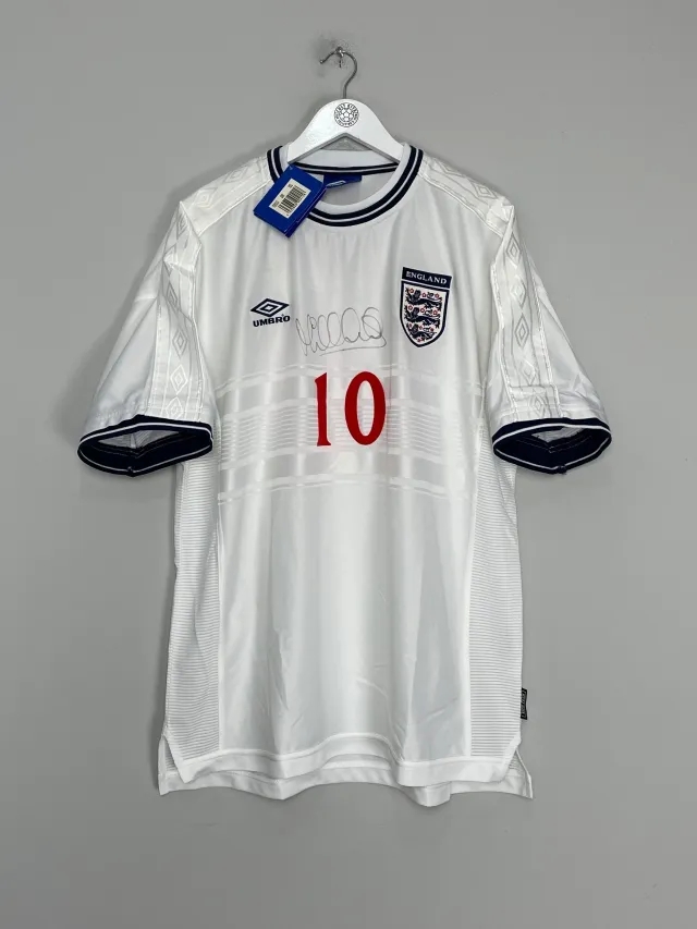 CULT KITS - 1999/01 ENGLAND OWEN #10 *SIGNED* BNWT HOME SHIRT (XXL) UMBRO