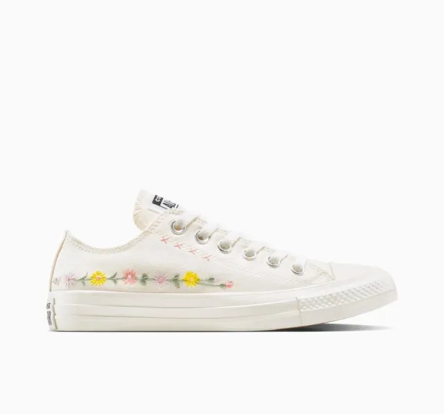 Converse Chuck Taylor All Star Embroidered Flowers - 