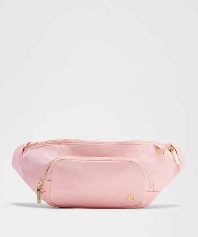 lululemon – Everywhere Belt Bag Extra Large 4L Metal – Color Pink/Gold