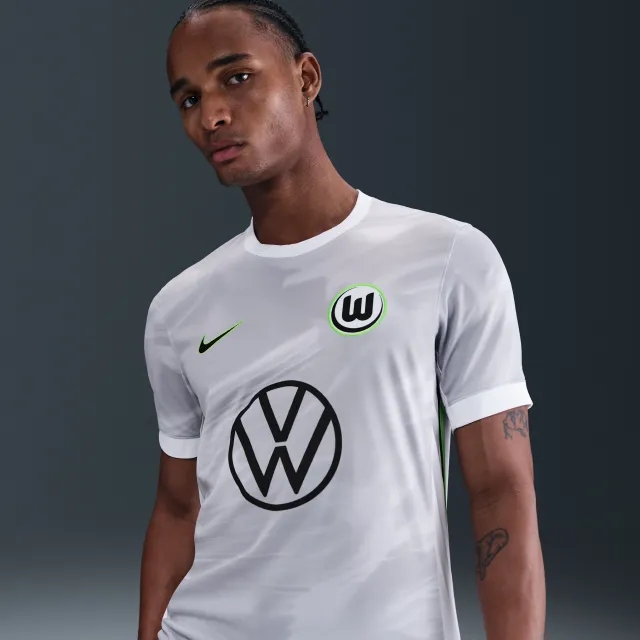 VfL Wolfsburg 2025/2026 Stadium Away Men's Nike Dri-FIT Football Replica Short-Sleeve Top - White