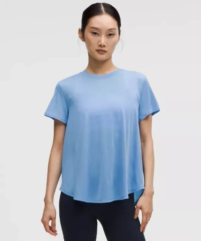 lululemon – Women's Lightweight Split-Back Training T-Shirt – Color Blue – Size L