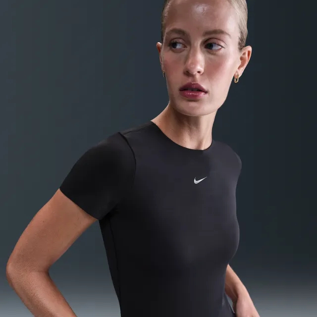 Nike Form Women's Short-Sleeve Top - Black - Polyester/Elastane
