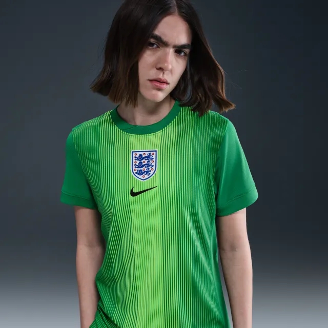 England 2025/26 Stadium Goalkeeper Women's Nike Dri-FIT Football Replica Short-Sleeve Shirt - Green - Sustainable Materials