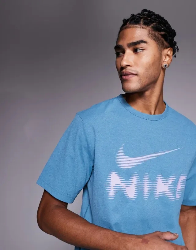 Men's Nike Hyverse Swoosh T-Shirt in Blue 