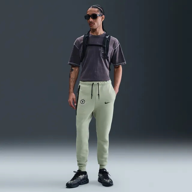 Chelsea F.C. Tech Men's Nike Football Fleece Joggers - Green - Sustainable Materials