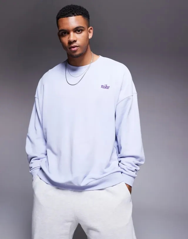 Nike Club Crewneck Oversized Sweatshirt In Lilac-Purple