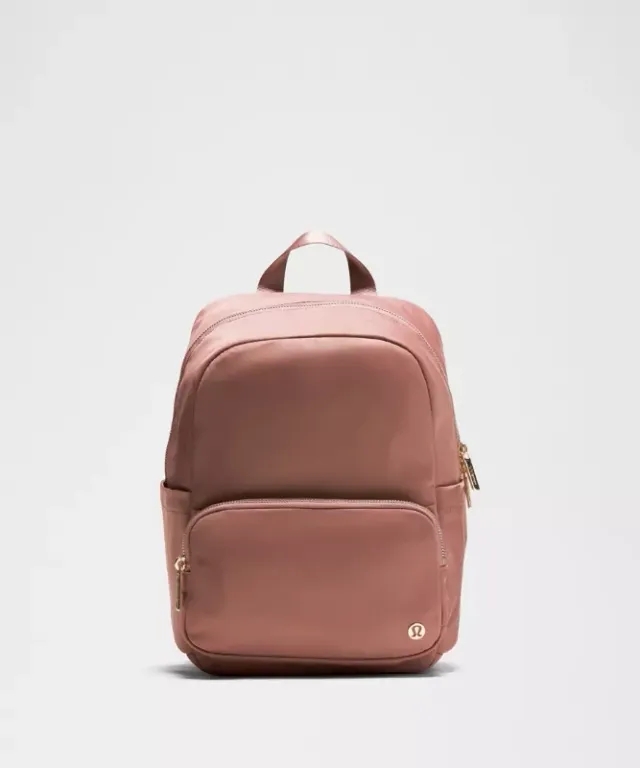 lululemon – Everywhere Backpack Small 11.5L Metal Hardware – Color Gold/Pink