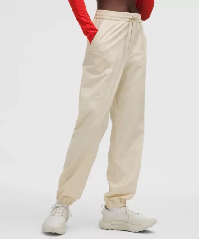 lululemon – Women's Lightweight Woven Joggers SLNSH Collection – Color White – Size L