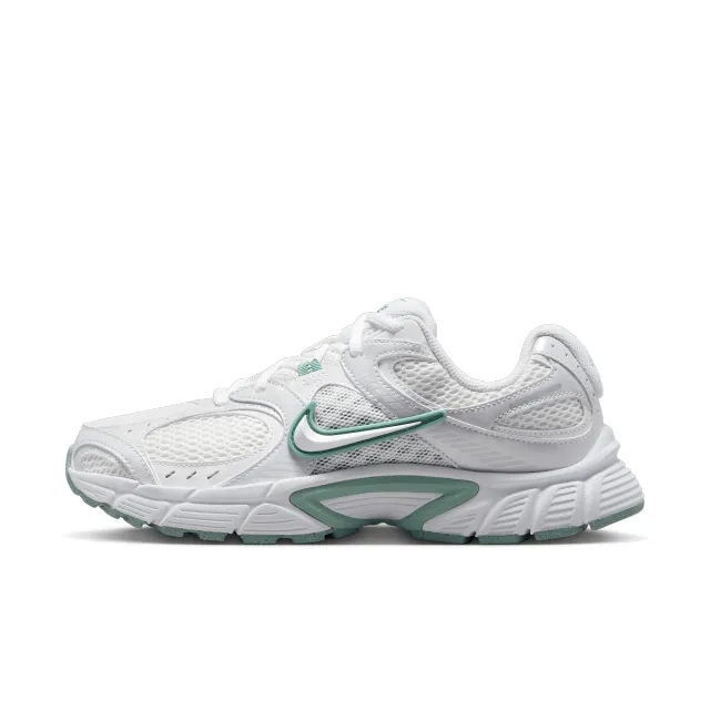 Nike V5 RNR Women's Shoes - White - Recycled Content Minimum