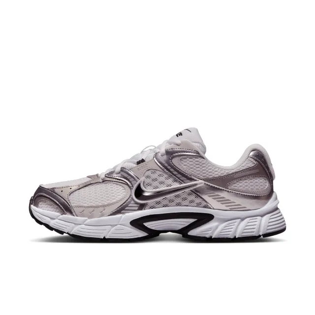 Nike V5 RNR Men's Shoes - White - Recycled Content Minimum