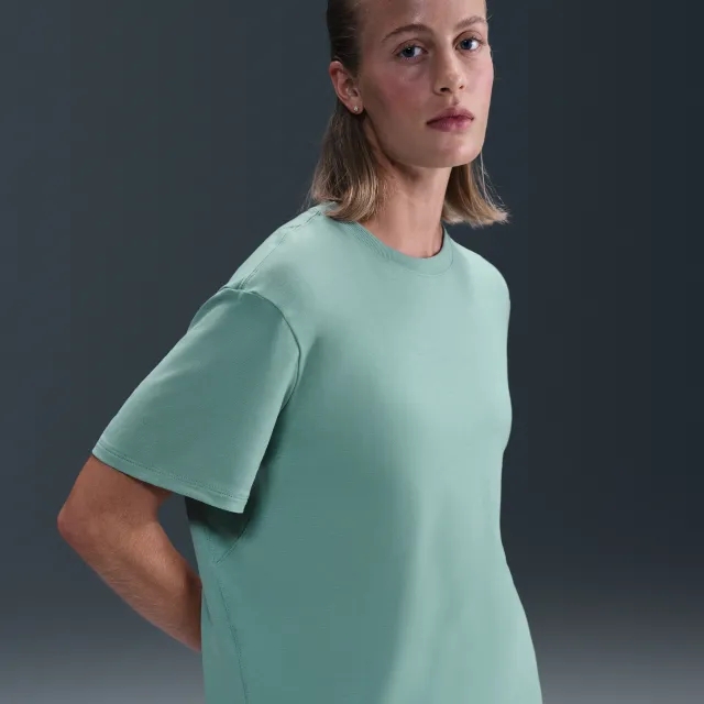 Nike One Relaxed Women's Dri-FIT Short-Sleeve Top - Green - Sustainable Blends