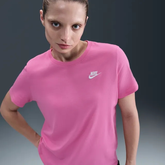 Nike Sportswear Club Essentials Women's T-Shirt - Pink