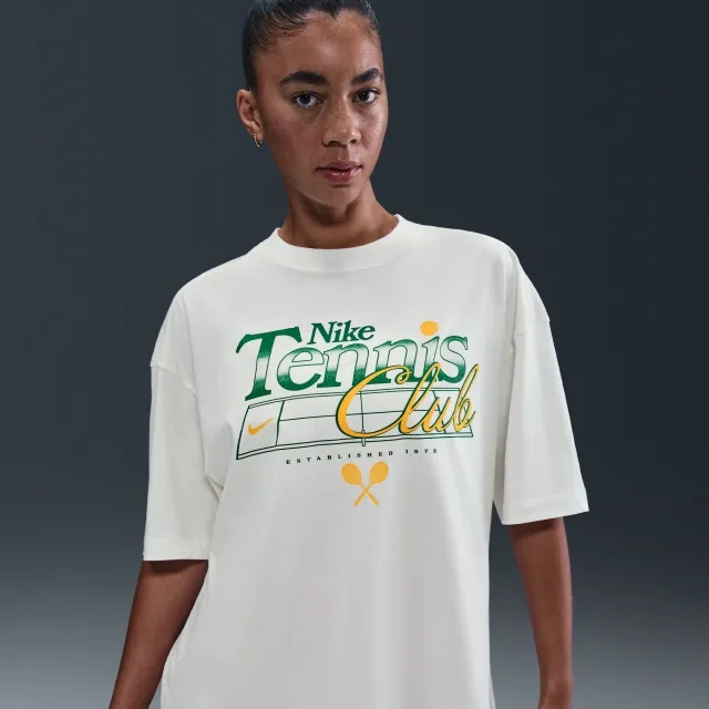 Nike Sportswear Women's Oversized Graphic T-Shirt - White