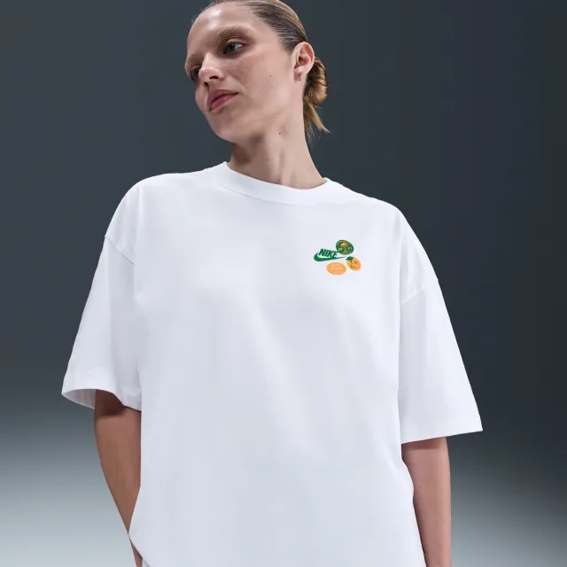 Nike Sportswear Women's Oversized Short-Sleeve Graphic T-Shirt - White