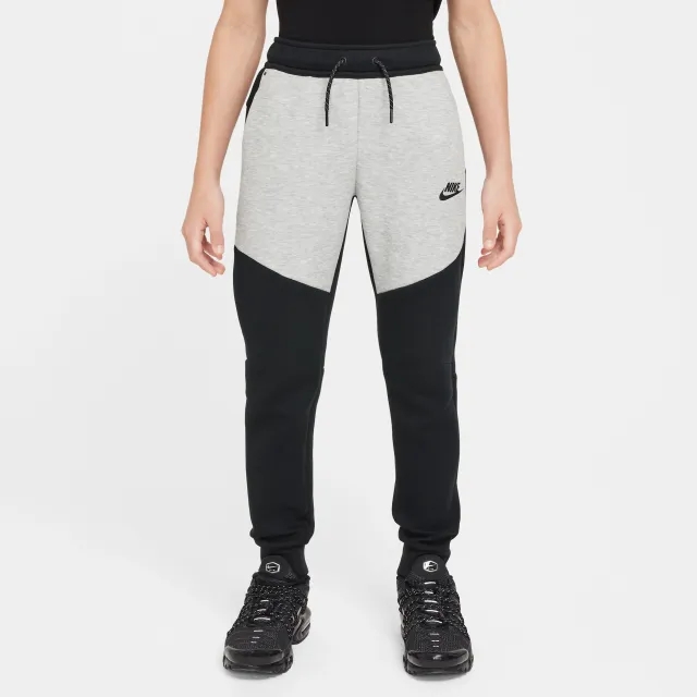 Nike Sportswear Tech Fleece Older Kids' Joggers - Black - Sustainable Blends Minimum