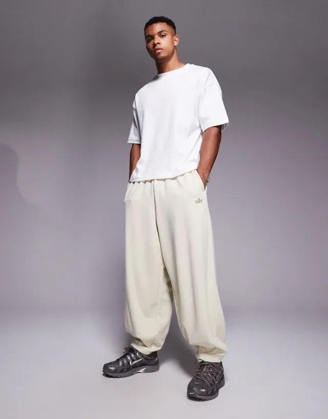 Nike Club Oversized Joggers In Beige-Neutral