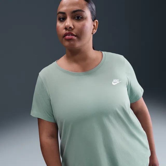 Nike Sportswear Club Essentials Women's T-Shirt - Green - Cotton/Polyester