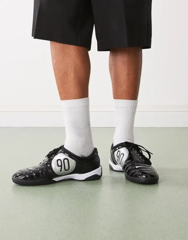 Nike T90 Unisex Trainers In Black