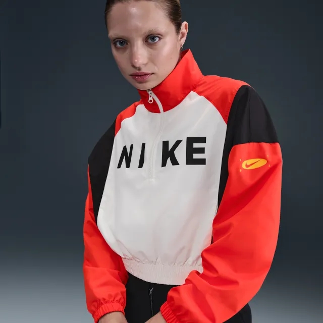 Nike Sportswear Women's Woven Lightweight 1/4-Zip Jacket - White