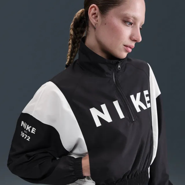 Nike Sportswear Women's Woven Lightweight 1/4-Zip Jacket - Black