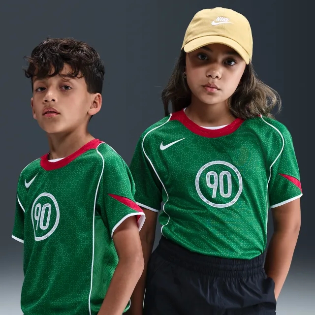 Nike Total 90 Older Kids' Dri-FIT Football Shirt - Green - Sustainable Materials