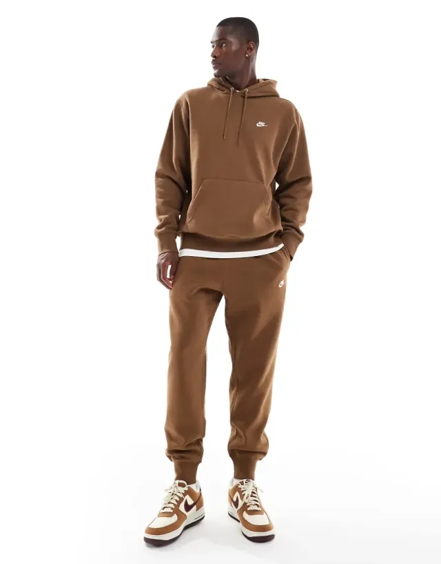 Nike Club Jogger In Brown
