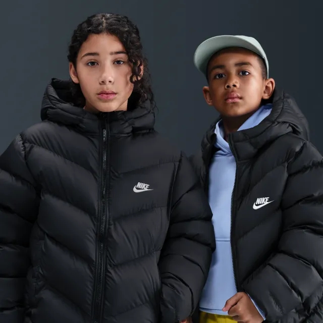 Nike Sportswear All Day Play Older Kids' Therma-FIT Loose-Fit Puffer Jacket - Black - Polyester
