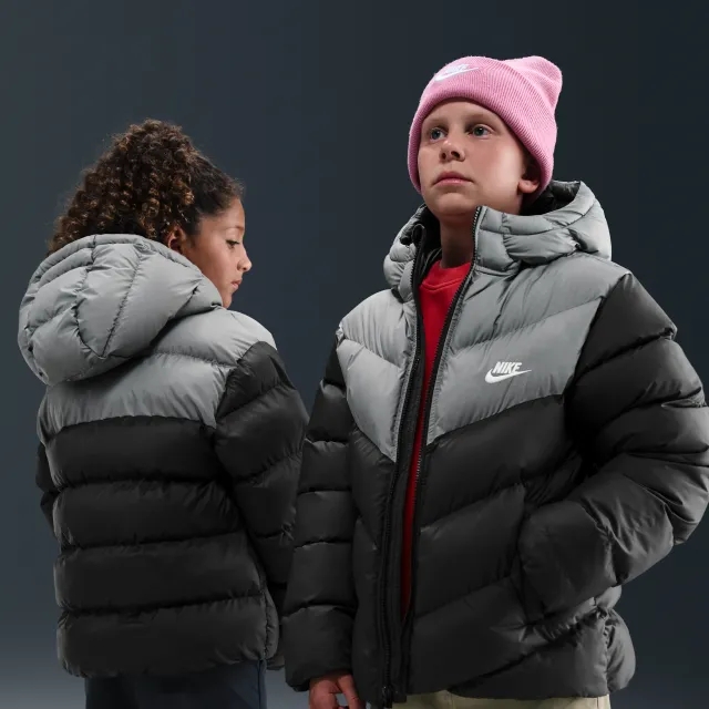 Nike Sportswear All Day Play Older Kids' Therma-FIT Loose-Fit Puffer Jacket - Black - Polyester