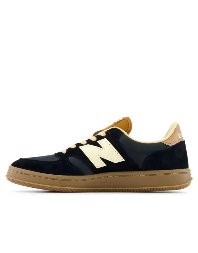 New Balance T500 Trainers In Black