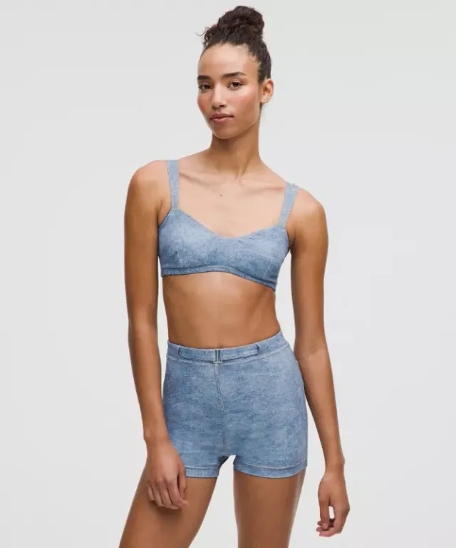 lululemon – Women's Everlux Sweetheart Sports Bra Light Support, A/B Cup Denim Dreams Set – Color Light Blue/Blue – Size L