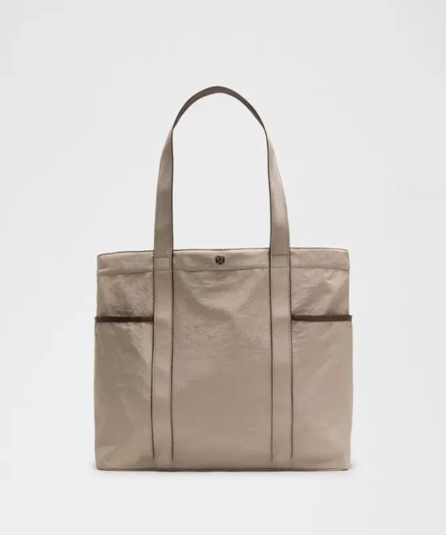 lululemon – Daily Multi-Pocket Tote Bag 20L – Color Grey/Brown