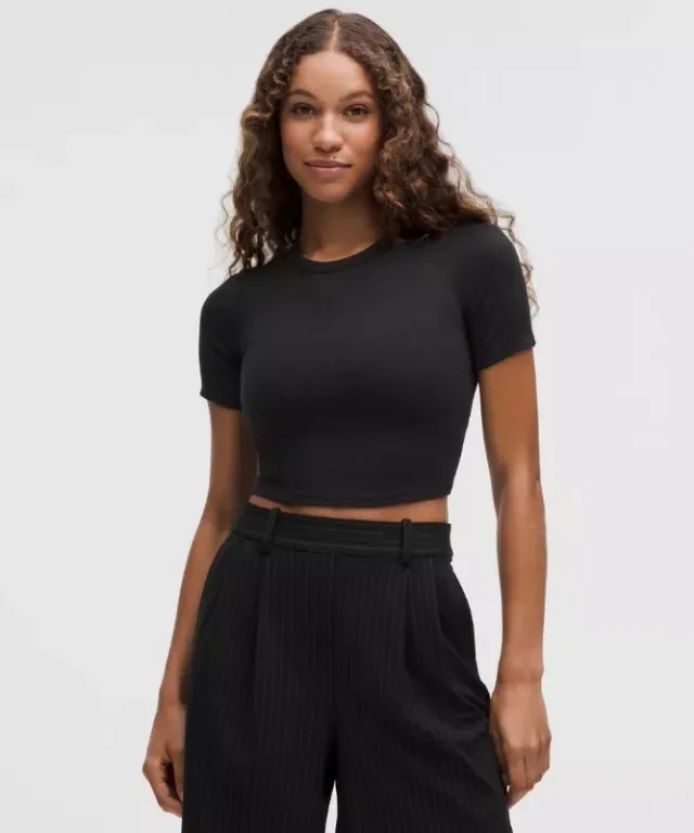 lululemon – Women's Hold Tight Straight Hem Cropped T-Shirt – Color Black – Size 0