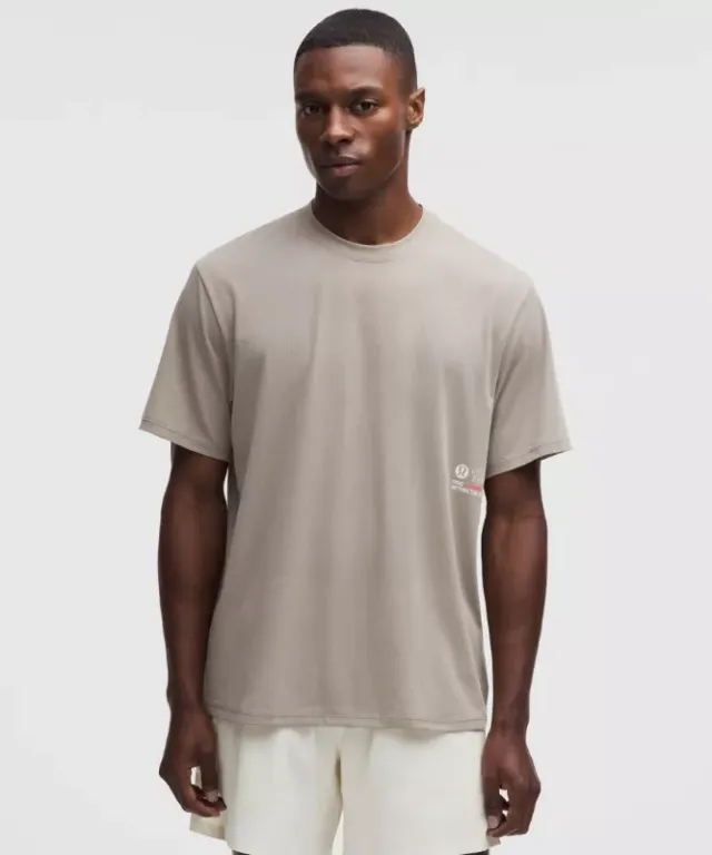 lululemon – Men's Mile Maker T-Shirt Graphic – Color Grey/Khaki – Size L