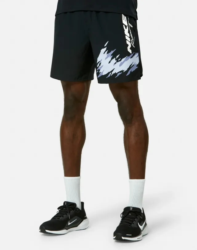 Men's Nike Energy Challenger 7in Shorts in Black 